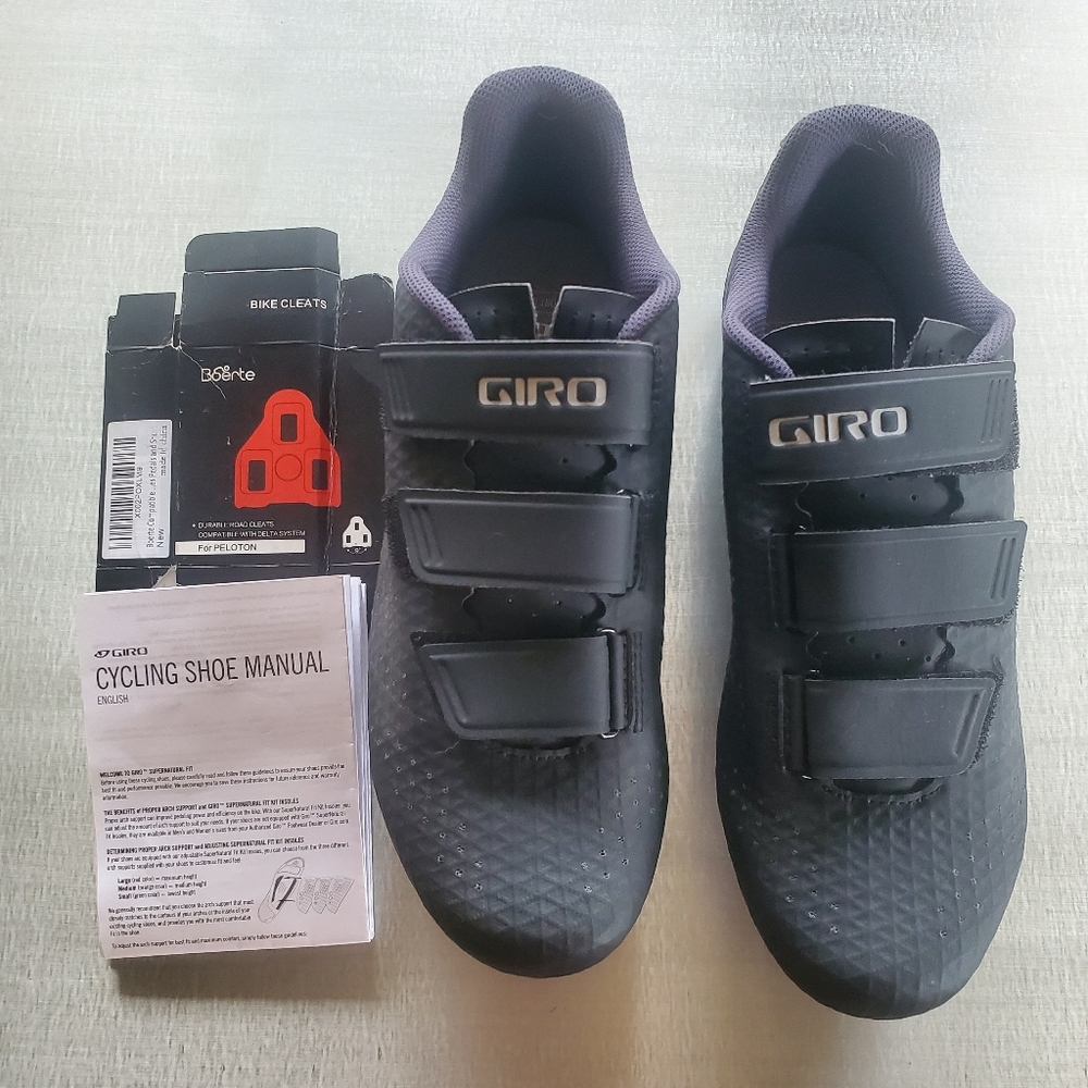 Giro Black Athletic Cycling Shoes with Velcro Straps